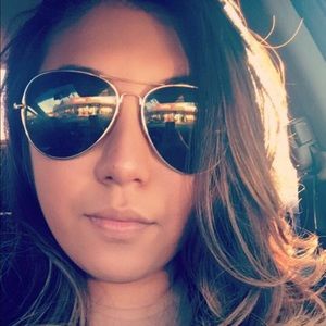 Meet your Posher, Alexis